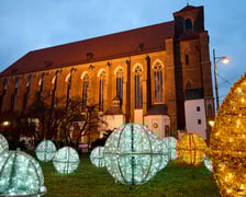 <p>Świąteczne iluminacje i ozdoby we Wrocławiu. Ostr&oacute;w Tumski</p>