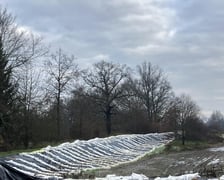 Worki z piachem na wałach przy Bystrzycy na Leśnicy (grudzień 2024)
