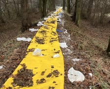 Worki z piachem na wałach przy Bystrzycy na Leśnicy (grudzień 2024)