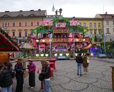 <p>Wizyta na Jarmarku Bożonarodzeniowym w tygodniu kolejka do atrakcji, jak karuzela czy beczka śmiechu. To r&oacute;wnież szansa na rozmowę ze sprzedawcą i przemyślane zakupy.</p>