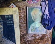 <p>Altany i baraki traktowane są przez ludzi w kryzysie, jak domu. To ich "miejsca".</p>