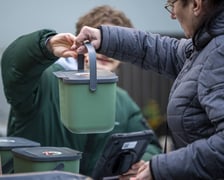 Akcja rozdawaniu kubłów na bioodpady - Targowisko ul. Ptasia 21.12.2024