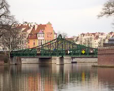<p>Zimowy rejs po Odrze. Miasto wygląda pięknie, zupełnie inaczej niż latem.</p>
