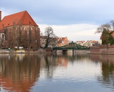 <p>Zimowy rejs po Odrze. Miasto wygląda pięknie, zupełnie inaczej niż latem.</p>