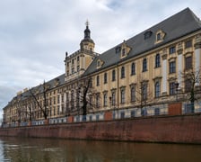 <p>Zimowy rejs po Odrze. Miasto wygląda pięknie, zupełnie inaczej niż latem.</p>