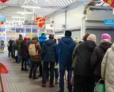 Rozdawanie pojemników na bioodpady w Pasażu Zielińskiego