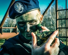 Uczniowie  Europejskiego Liceum Służb Mundurowych we Wrocławiu na ćwiczeniach z żołnierzami 10. Wrocławskiej Brygady Łączności