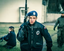 Uczniowie  Europejskiego Liceum Służb Mundurowych we Wrocławiu na ćwiczeniach z żołnierzami 10. Wrocławskiej Brygady Łączności