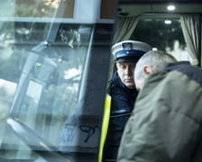 Kontrola autokaru, którym uczniowie SP nr 50 wyjeżdżali do Zakopanego na białą szkołę