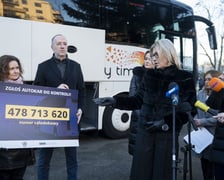 <p>Wiceprezydent Wrocławia Renata Granowska zachęca, aby dzwonić pod numer telefonu 478-713-620 i z wyprzedzeniem zgłaszać autokary do kontroli przed wyjazdem dzieci na ferie, obozy i inne wycieczki&nbsp;</p>