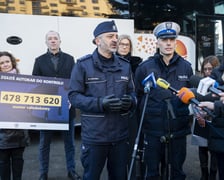 <p>Komisarz Wojciech Jabłoński i aspirant Mateusz Strupiński zapewniają, że policja przygotowana jest do zwiększonej liczby kontroli w okresie ferii&nbsp;</p>