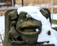 <p>Detale przypominają te z wrocławskich kamienic. Nic jednak dziwnego - właśnie z takowych pochodzą</p>