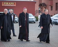 Poświęcenie aut dla pielęgniarek Hospicjum Domowego Caritas Archidiecezji Wrocławskiej
