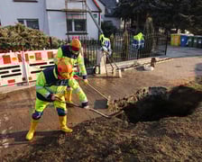 Awaria wodociągu w ul. Strachocińskiej - prace naprawcze