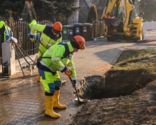 Awaria wodociągu w ul. Strachocińskiej - prace naprawcze