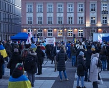 <p>Wiec w trzecią rocznicę rosyjskiej napaści na Ukrainę. Plac Nowy Targ, 24 luty 2025</p>