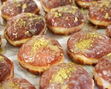 Pączki pistacjowe