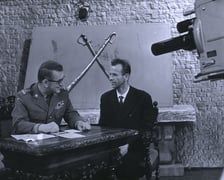 Janusz Przymanowski, autor książki "Czterej pancerni i pies" w studiu Telewizji Polskiej