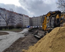 <p>Remontuje się duże podw&oacute;rze na Ołbinie</p>