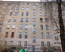 Kamienica na Prądzyńskiego w remoncie w marcu 2025