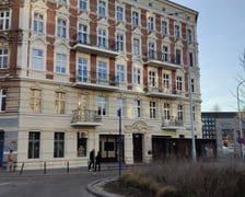 <p>Remont przy Wrocławczyka - kamienica numer 37 z odświeżoną elewacją frontową</p>