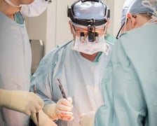 <p>operacja z wykorzystaniem robota Da Vinci</p>