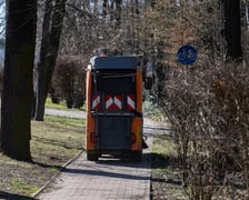 <p>Zamiatnie chodnik&oacute;w&nbsp;</p>