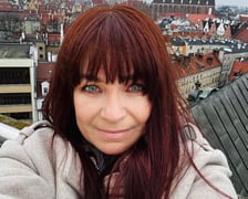 <p>Dr hab. Marta Osypińska, archeozoolog z Uniwersytetu Wrocławskiego. Kieruje międzynarodowym projektem Nie-ludzie w społeczności Berenike. Dane archeozoologiczne w dyskursie dotyczącym tożsamości i wartości w antyku</p>