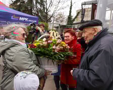 Roman Kroczak w dniu swoich setnych urodzin prowadził tramwaj na zajezdni Ołbin