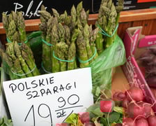 <p>Szparagi na wrocławskich targowiskach są już dostępne</p>
