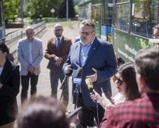 <p>Radny miejski i osiedla Leśnica Robert Suligowski na konferencji prasowej promująca Leśnicę jako miejsce weekendowego wypoczynku</p>