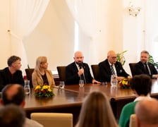 <p>Konferencja w gabinecie prezydenta Jacka Sutryka poświęcona rozwojowi branży gastronomicznej we Wrocławiu</p>