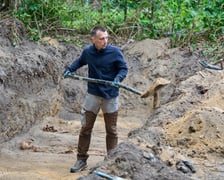 Prace archeologiczne specjalistów z Pracowni POMOST na cmenatrzu na Krzykach