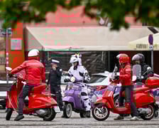 Zlot skuterów Vespa na placu Solnym