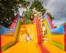 Piknik z okazji Dnia Rodzicielstwa Zastępczego, który odbył się w sobotę 31 maja w parku Grabiszyńskim we Wrocławiu