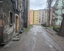 <p>Podw&oacute;rko na Ołbinie, między ulicami Rozbrat, Prusa, Sępa-Szarzyńskiego przed remontem</p>