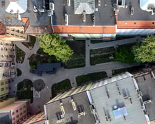 Podwórko na Ołbinie, między ulicami Rozbrat, Prusa, Sępa-Szarzyńskiego po rewitalizacji, czerwiec 2025