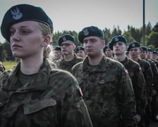 Wakacje z wojskiem i uroczystość wręczenia broni w 10  Wrocławskiej Brygadzie Łączności