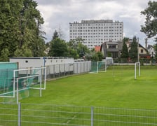 Częściowo wyburzony budynek klubowy oraz stadion użytkowany przez ZKS Polar Wrocław