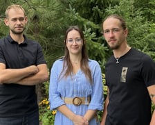 <p>Pani Marta Kozielska z braćmi</p>