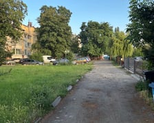 <p><span style="color: #080809; font-family: 'Segoe UI Historic', 'Segoe UI', Helvetica, Arial, sans-serif; font-size: 15px; white-space-collapse: preserve;">Wnętrze podw&oacute;rzowe w kwartale ulic Klimasa, Gazowej, Tarnogajskiej i Ka</span><span style="color: #080809; font-family: 'Segoe UI Historic', 'Segoe UI', Helvetica, Arial, sans-serif; font-size: 15px; white-space-collapse: preserve;">mienickiej</span></p>