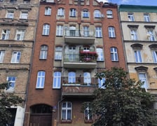 <p>Kamienica pl. Strzelecki 15 przed modernizacją</p>