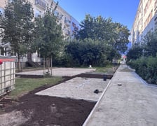 <p>Na pow&oacute;rku pojawią się m.in. dwie siłownie plenerowe i ławki</p>