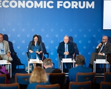 <p>Panel międzynarodowy "Praga, Drezno i Wrocław - co czeka ten nowy, rosnący w siłę trójkąt?" - Forum Ekonomiczne w Karpaczu 2025</p>