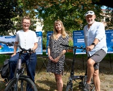 <p>Urszula Jagielnicka, Monika Kozłowska-Święconek i Cezary Grochowski</p>