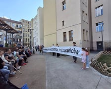 <p>&ndash; Mieszkańcy i sąsiedzi podw&oacute;rka przez te wszystkie lata zintegrowali się we wsp&oacute;lnej sprawie, czyli remoncie wnętrza &ndash; przypomina ALeksandra Lipertowska z ZZK</p>