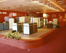 <p>Maszyna cyfrowa R-32 produkcji ELWRO. Wrocław, 1 stycznia 1975.</p>