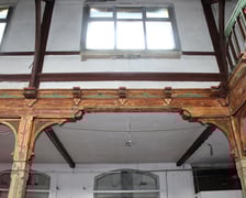 Odsłonięto oryginalne warstwy malarskie wielobarwnego wystroju dawnej XIX-wiecznej sali restauracyjno-tanecznej