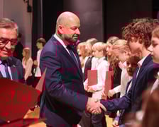 Stypendyści Promovere Talenta 2025 podczas rozdania stypendiów w XIV LO we Wrocławiu