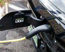 Stacja ładowania przy skrzyżowaniu Kniaziewicza i Pułaskiego